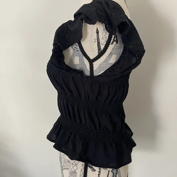 BEAUTIFUL DETAILS BLACK TOP - Picture 2 of 6